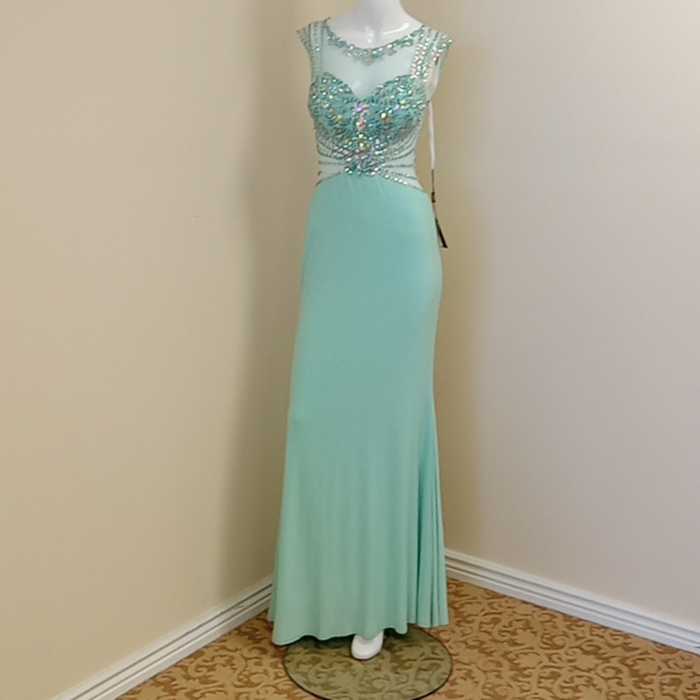 Nwt Fabuluxe size x-small prom dress